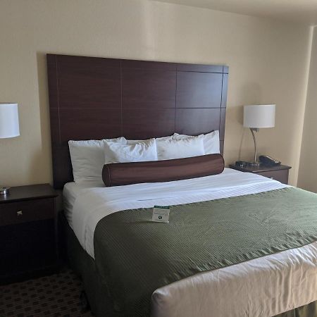 Cobblestone Inn & Suites-Winterset Екстериор снимка