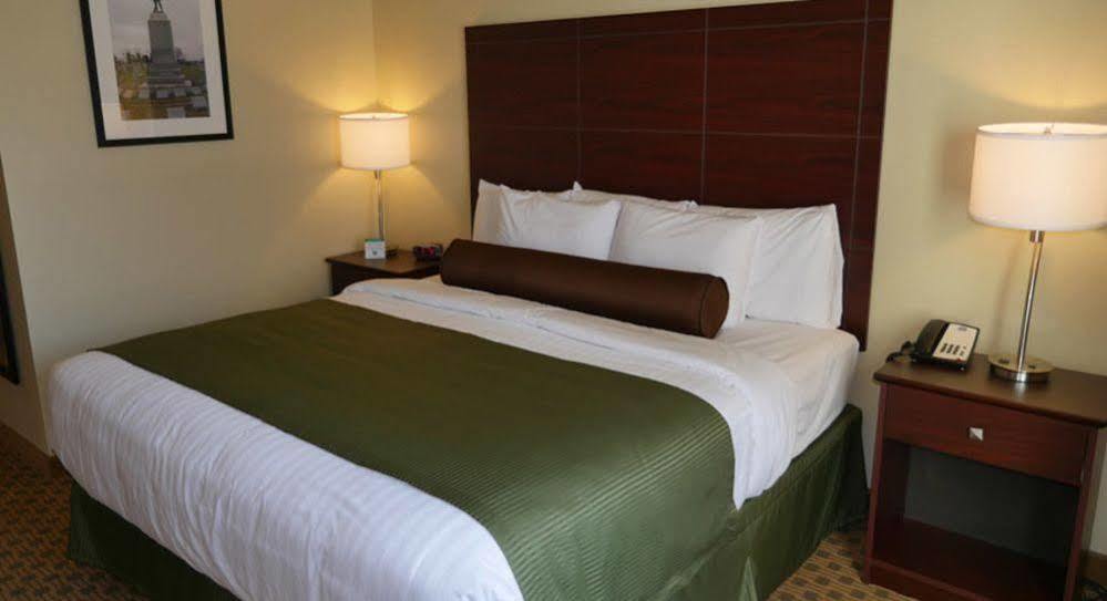 Cobblestone Inn & Suites-Winterset Екстериор снимка