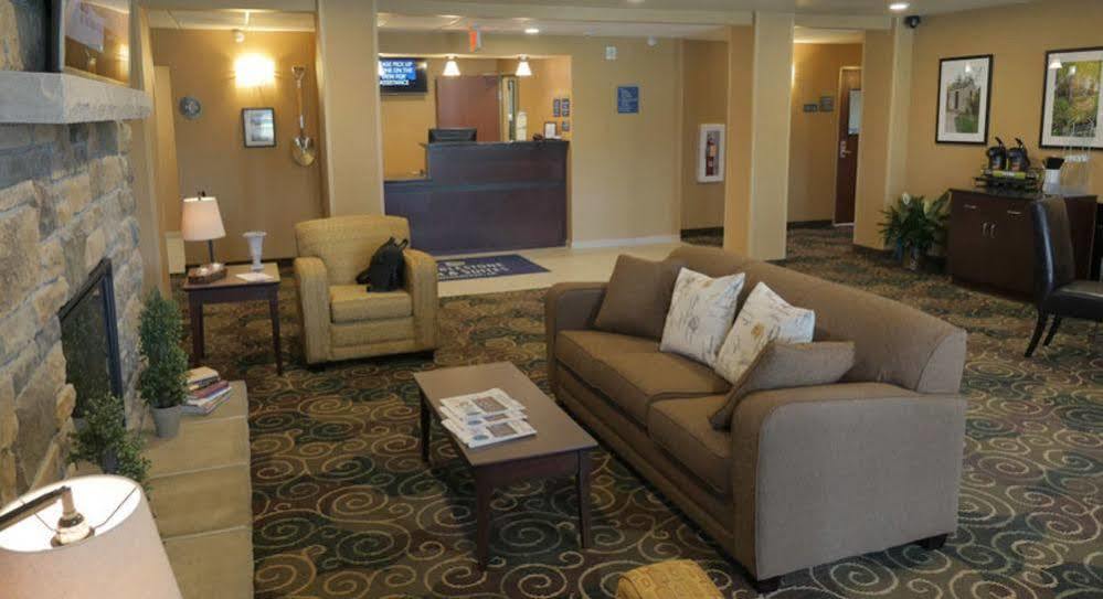 Cobblestone Inn & Suites-Winterset Екстериор снимка