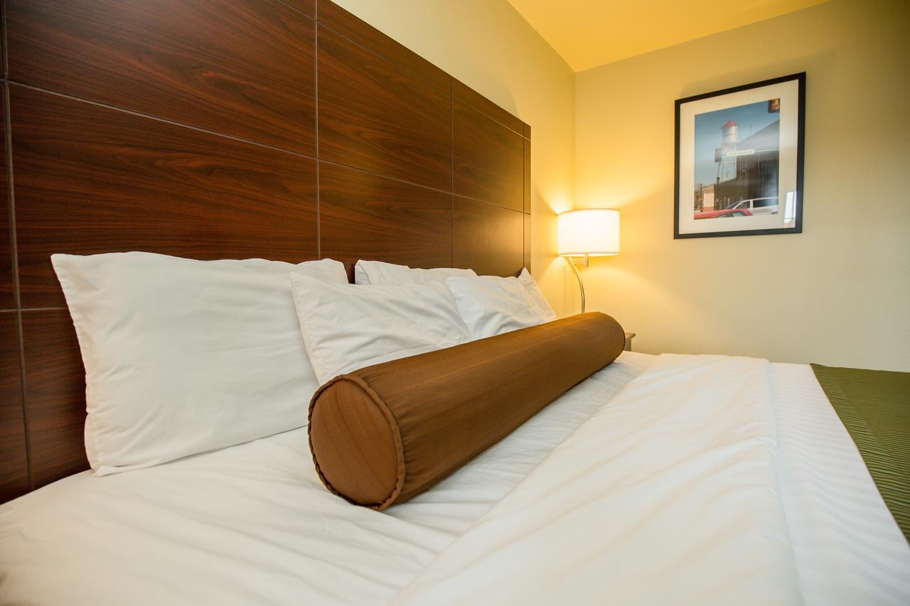 Cobblestone Inn & Suites-Winterset Екстериор снимка